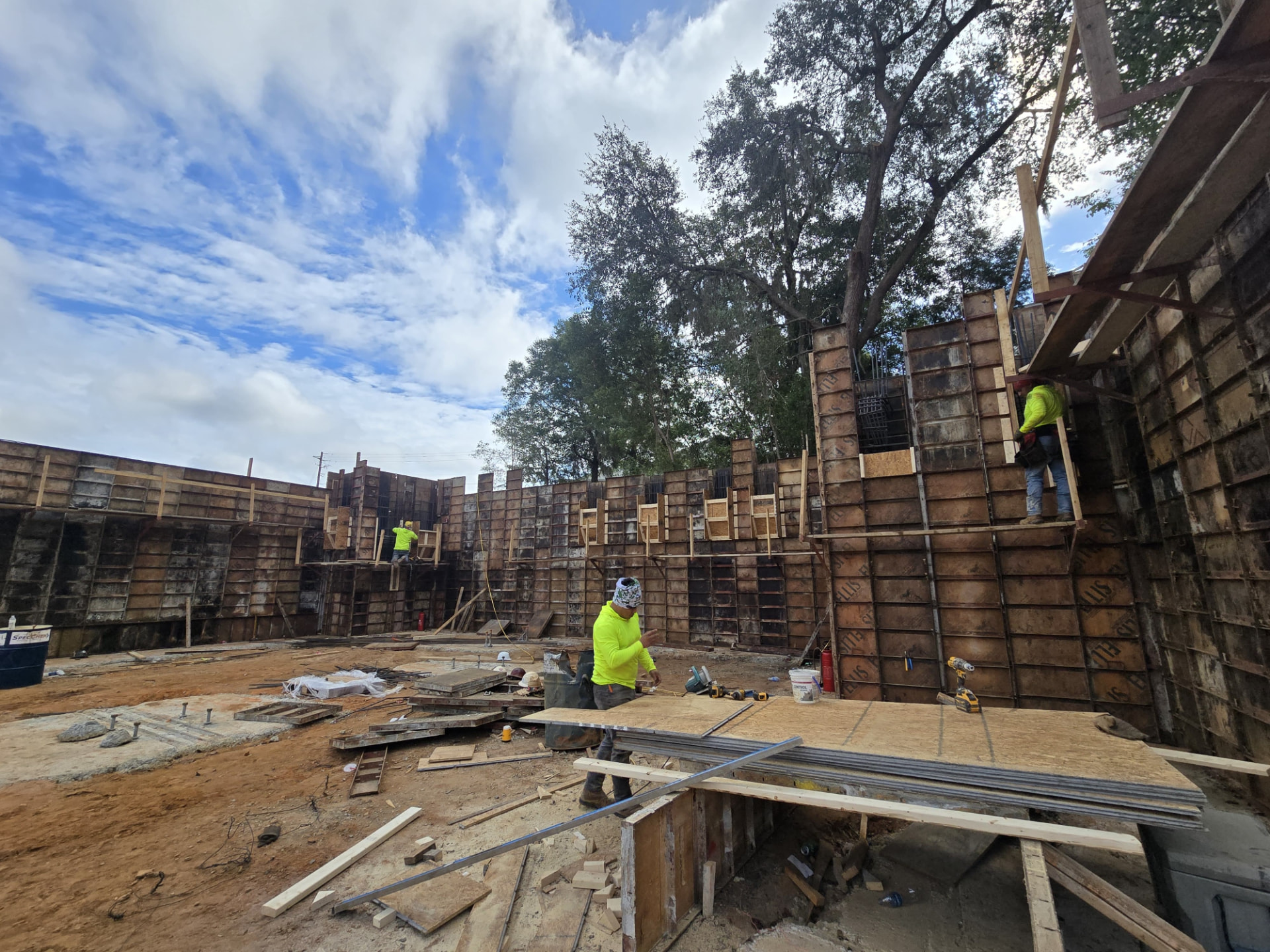 Tall Wall Forming — Full Enclosure
