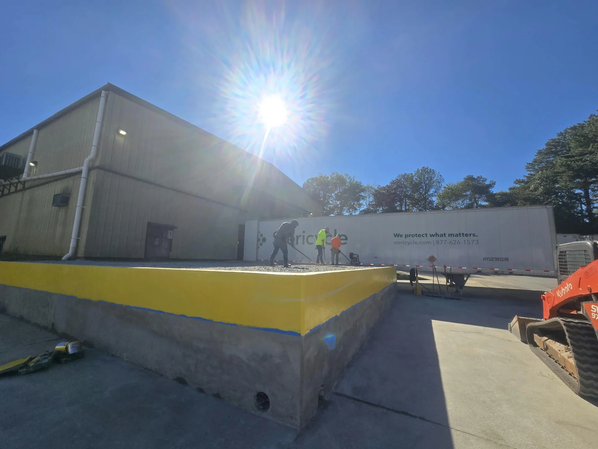 Corner of the concrete wall with the aggregate work area above it